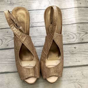Michaelangelo gold peep toe heels-size 8